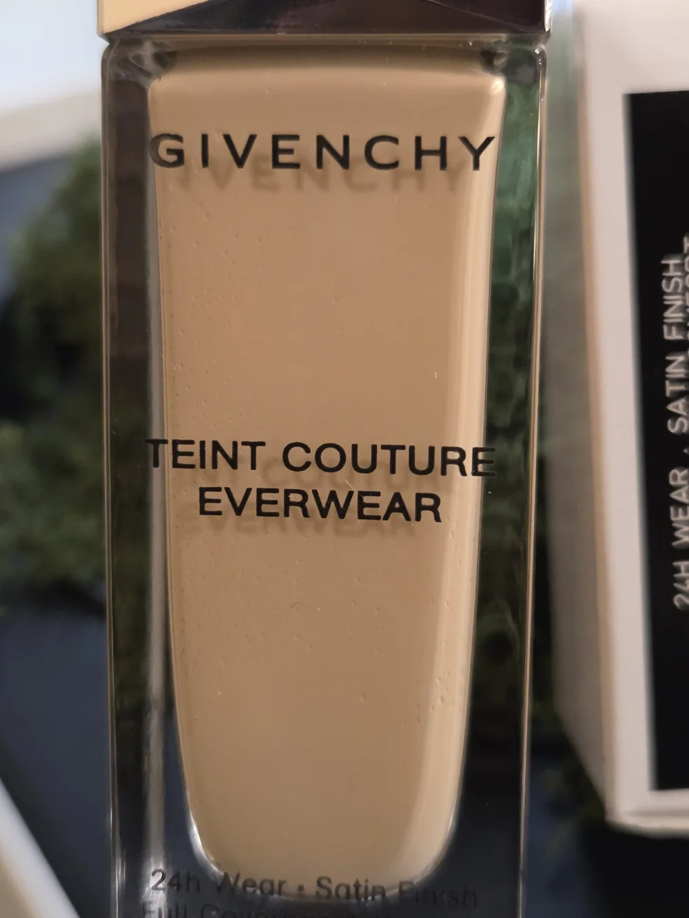 Givenchy Teint Couture Everwear Foundation SPF 20 Shade Y110 Tester 1 oz / 30 mL